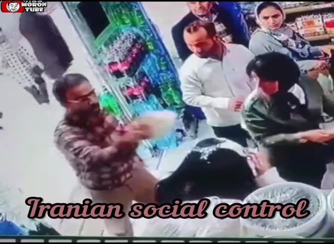 Video :Two Iranian ladies are assaulted for not wearing the veil
